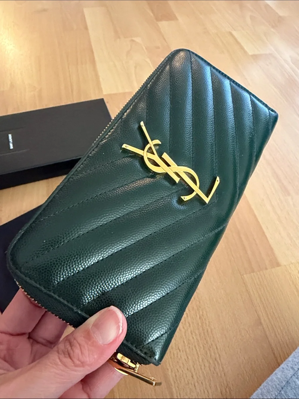 CASSANDRE MATELASSÉ ZIP AROUND WALLET IN GRAIN DE POUDRE LEATHER - Picture 10 of 12